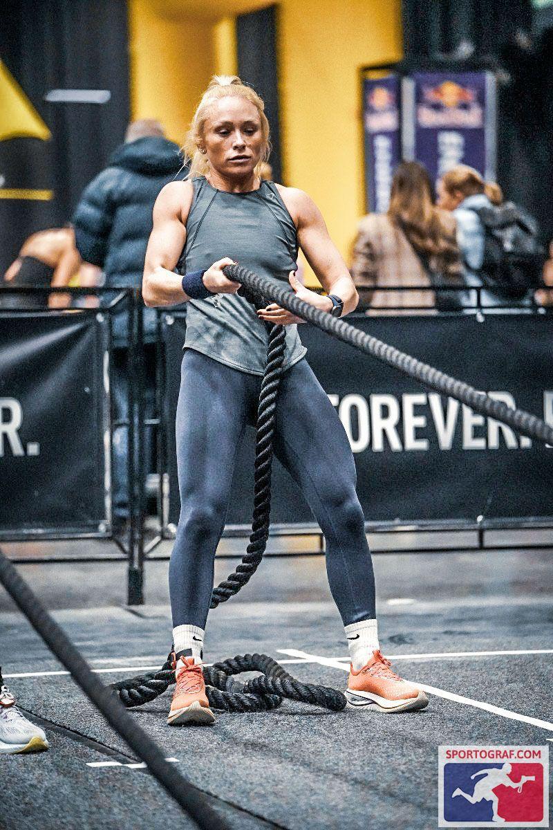 Vicki Horner battle ropes