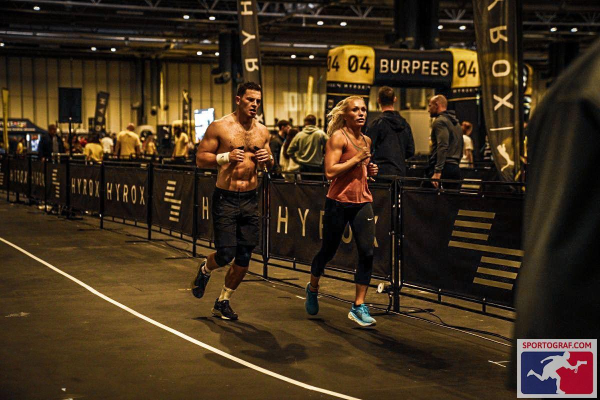 Vicki Horner running at HYROX
